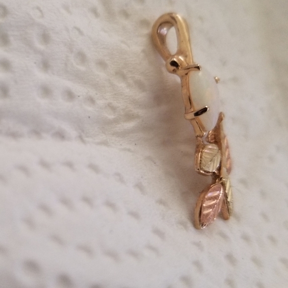 ❤️Gift For Mother- 10k Black Hills Gold Opal Pendant - Picture 3 of 6